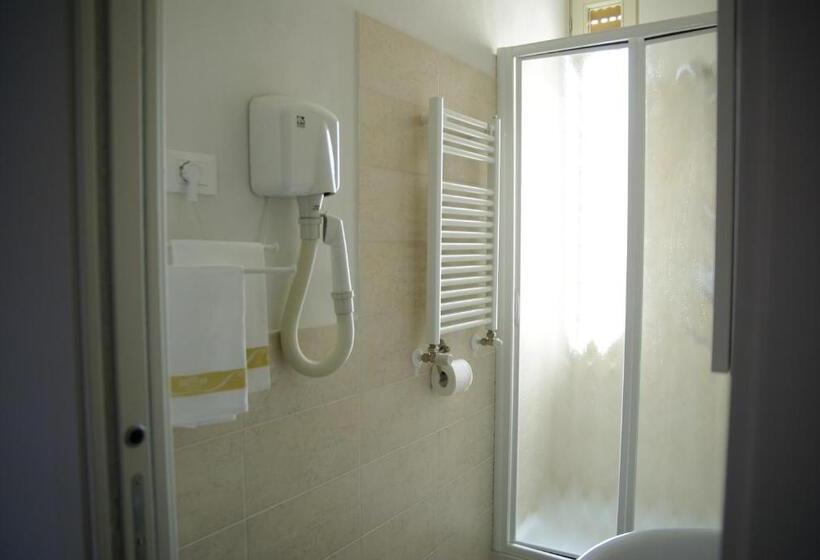 اتاق استاندارد سه نفره, Il Grillo Di Firenze B&b