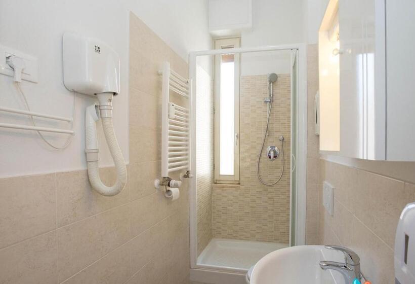 اتاق استاندارد سه نفره, Il Grillo Di Firenze B&b