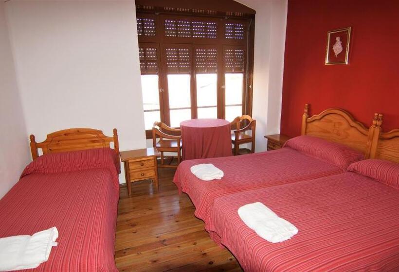 חדר סטנדרט לשלושה, Pensión Sandoval