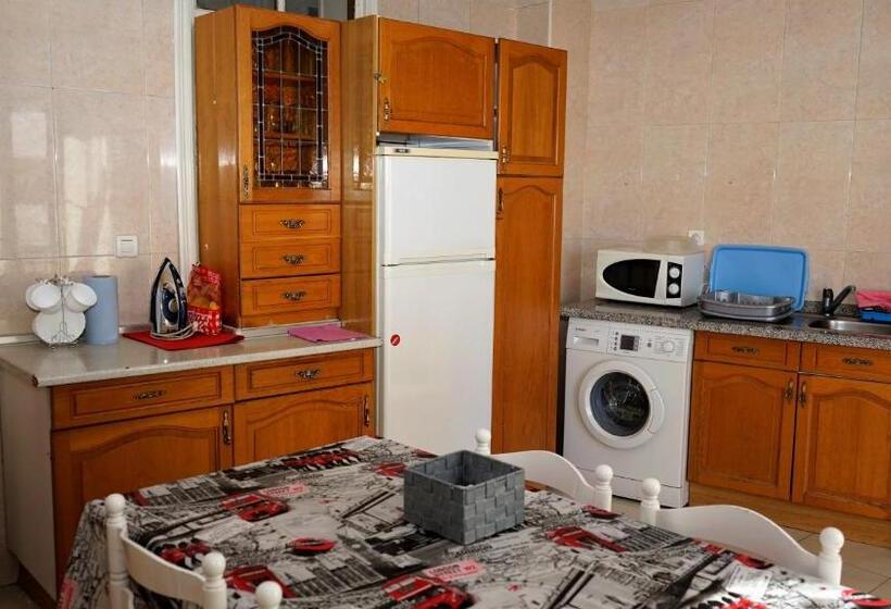 חדר סטנדרט לשלושה, Pensión Sandoval