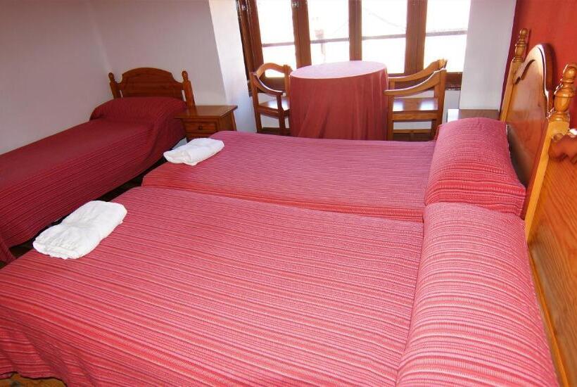 חדר סטנדרט לשלושה, Pensión Sandoval