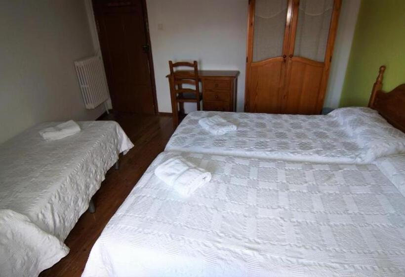 חדר סטנדרט לשלושה, Pensión Sandoval