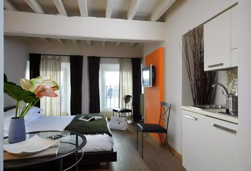 استودیوی لوکس, Relais Piazza Signoria