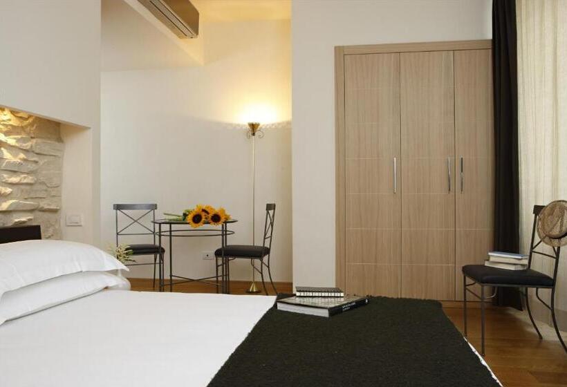 استودیوی لوکس, Relais Piazza Signoria