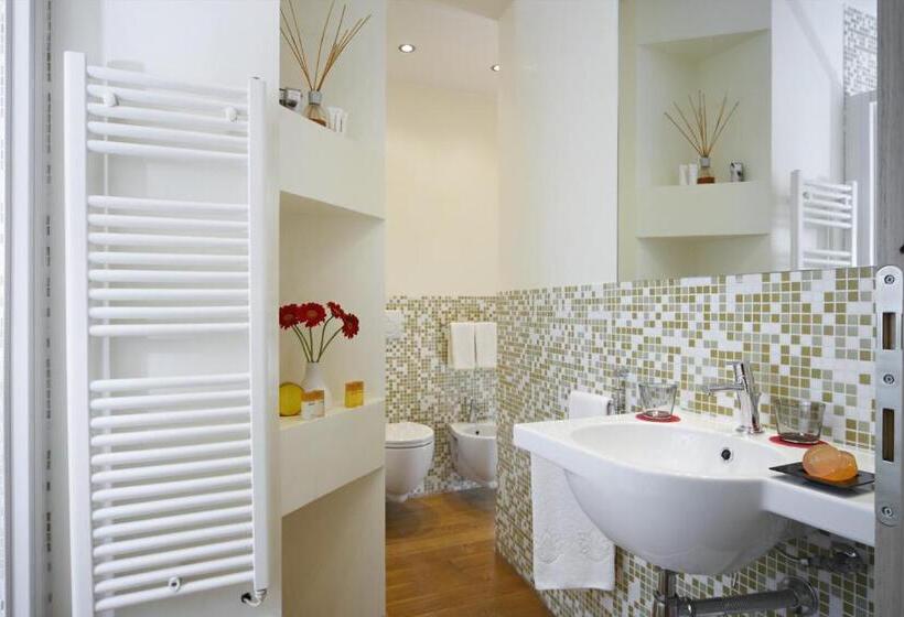 استودیوی لوکس, Relais Piazza Signoria