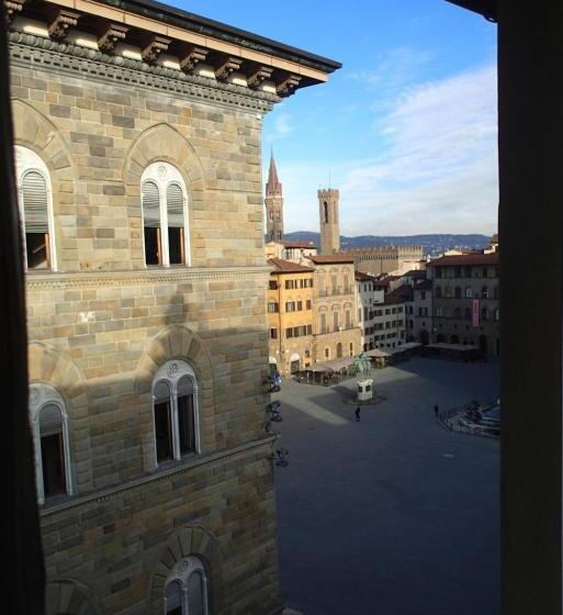 استودیوی لوکس, Relais Piazza Signoria