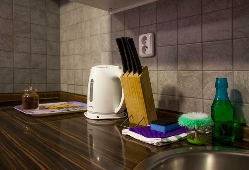 استودیوی استاندارد, Royal Court Legerova