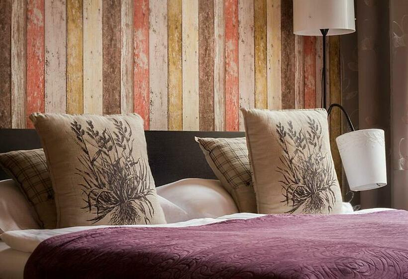 استودیوی استاندارد, Royal Court Legerova