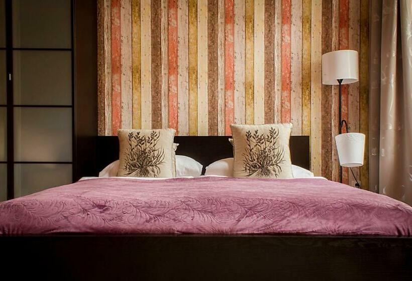 استودیوی استاندارد, Royal Court Legerova