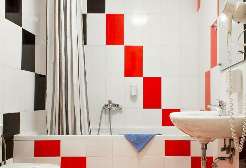 استودیوی استاندارد, Royal Court Legerova