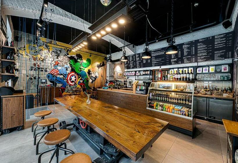 استودیوی استاندارد, Royal Court Legerova