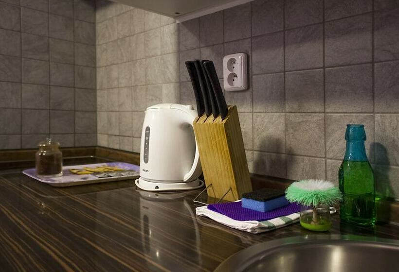 استودیوی استاندارد, Royal Court Legerova