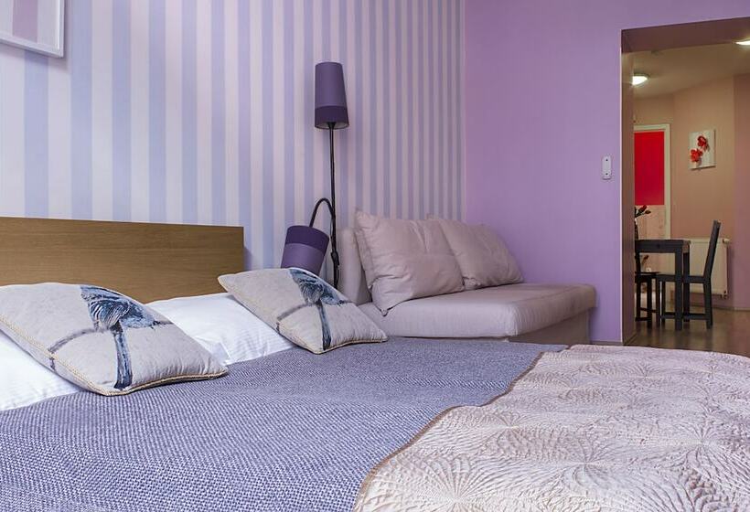 استودیوی استاندارد, Royal Court Legerova