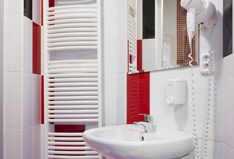 استودیوی استاندارد, Royal Court Legerova