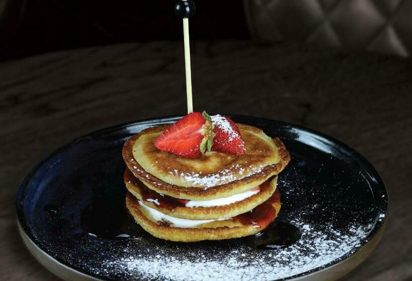 آپارتمان خانوادگی, Royal Court Legerova