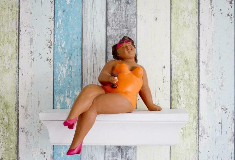 آپارتمان خانوادگی, Royal Court Legerova