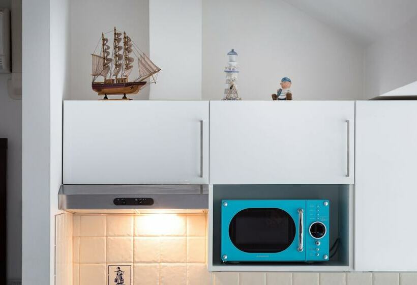 آپارتمان خانوادگی, Royal Court Legerova