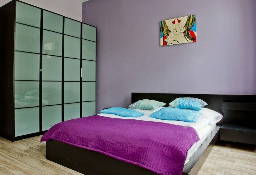 آپارتمان خانوادگی, Royal Court Legerova