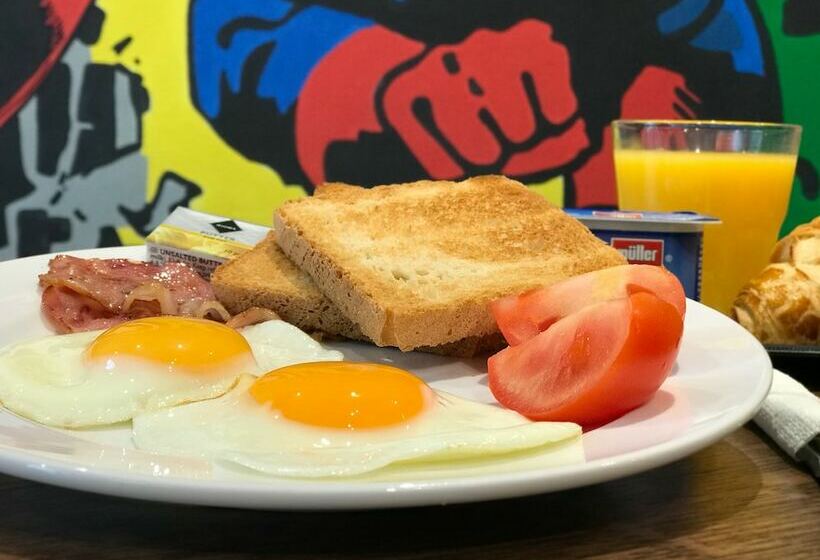 آپارتمان خانوادگی, Royal Court Legerova