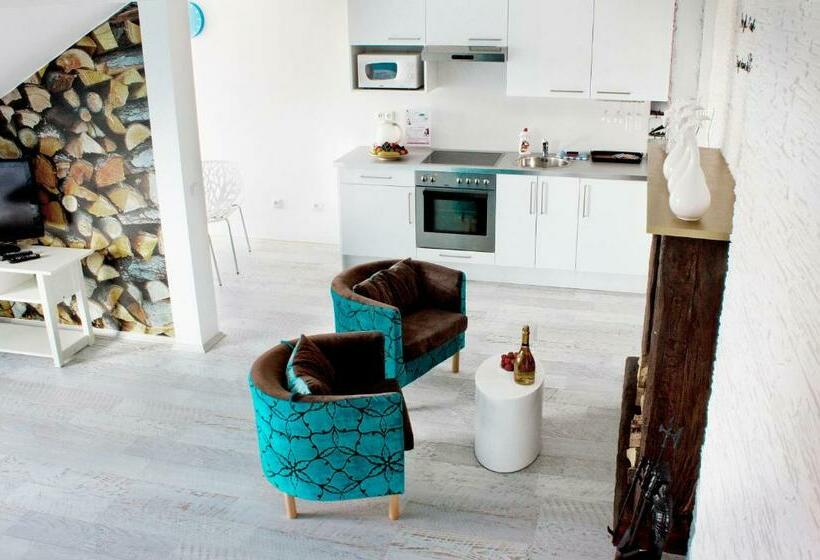 استودیوی سوپریور, Royal Court Legerova