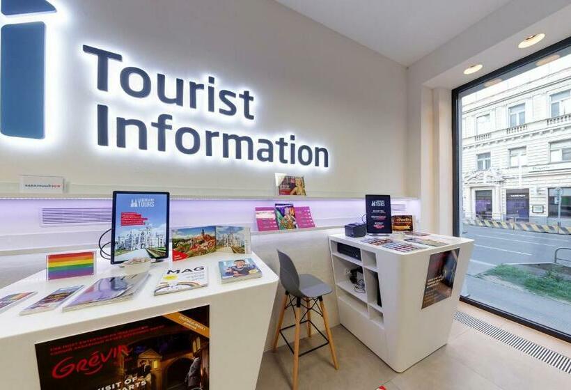 استودیوی سوپریور, Royal Court Legerova