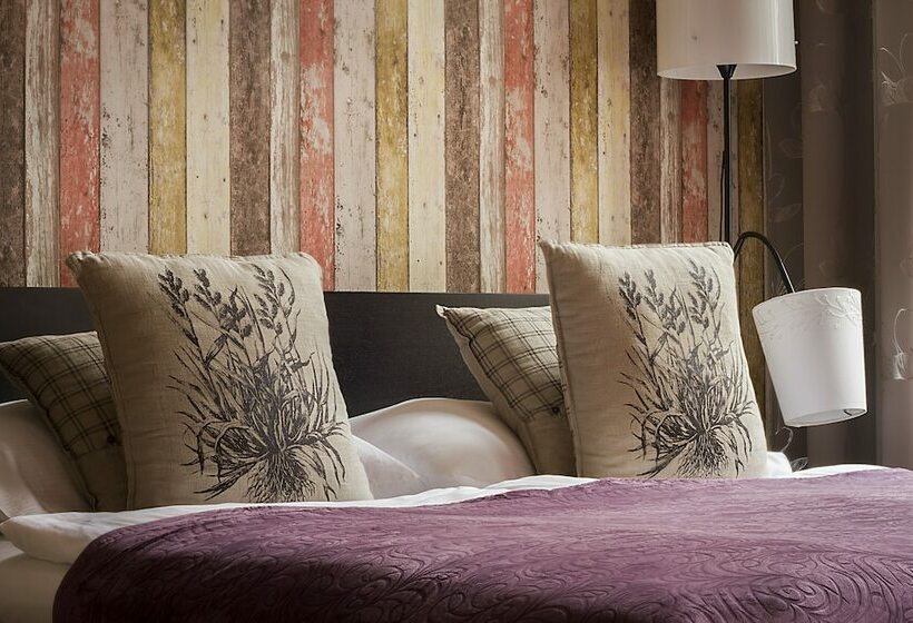 استودیوی سوپریور, Royal Court Legerova