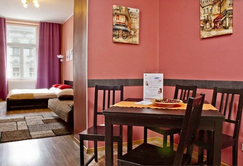 استودیوی سوپریور, Royal Court Legerova