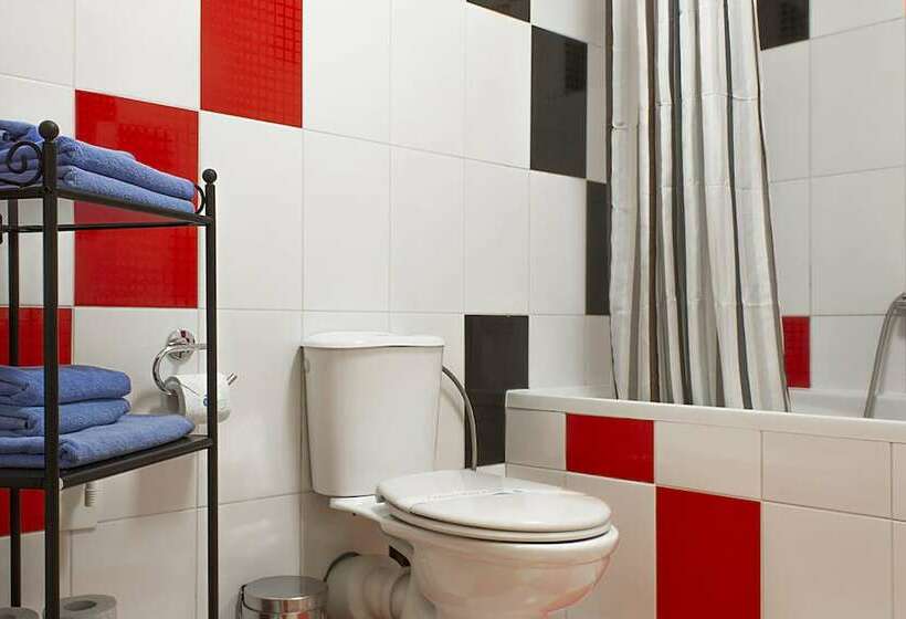 استودیوی سوپریور, Royal Court Legerova