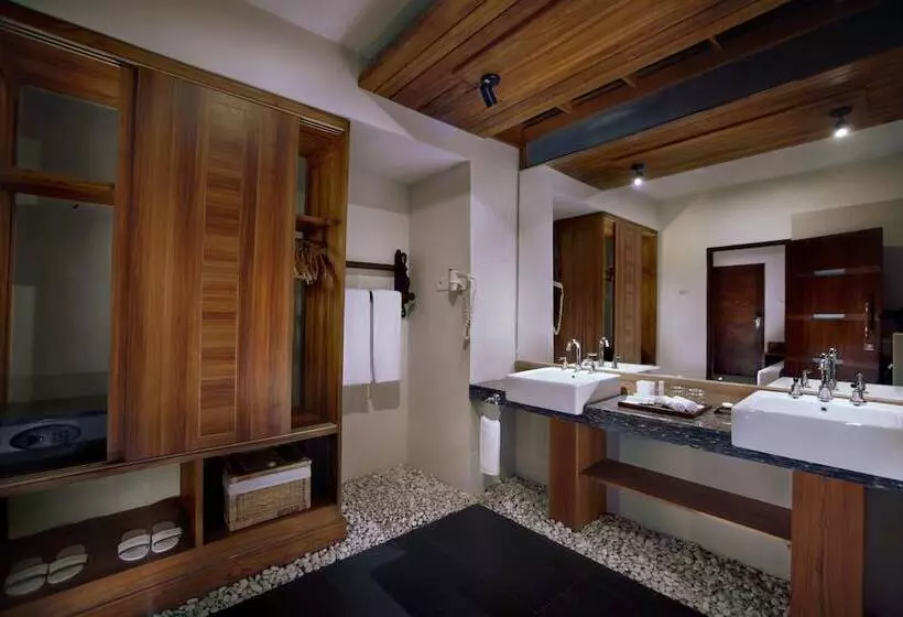 ガーデンビューデラックスルーム, Aston Sunset Beach Resort  Gili Trawangan