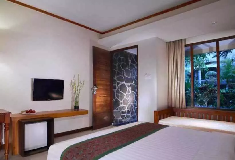 プールの見えるデラックスルーム, Aston Sunset Beach Resort  Gili Trawangan