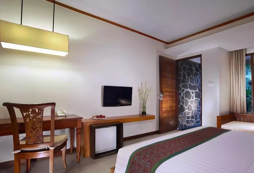 プールの見えるデラックスルーム, Aston Sunset Beach Resort  Gili Trawangan