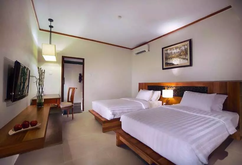 プールの見えるデラックスルーム, Aston Sunset Beach Resort  Gili Trawangan