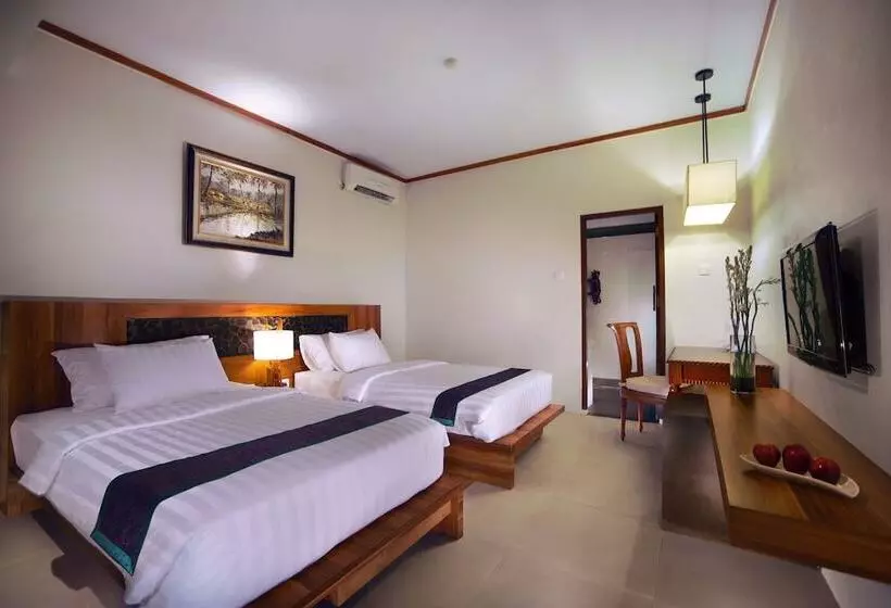 プールの見えるデラックスルーム, Aston Sunset Beach Resort  Gili Trawangan