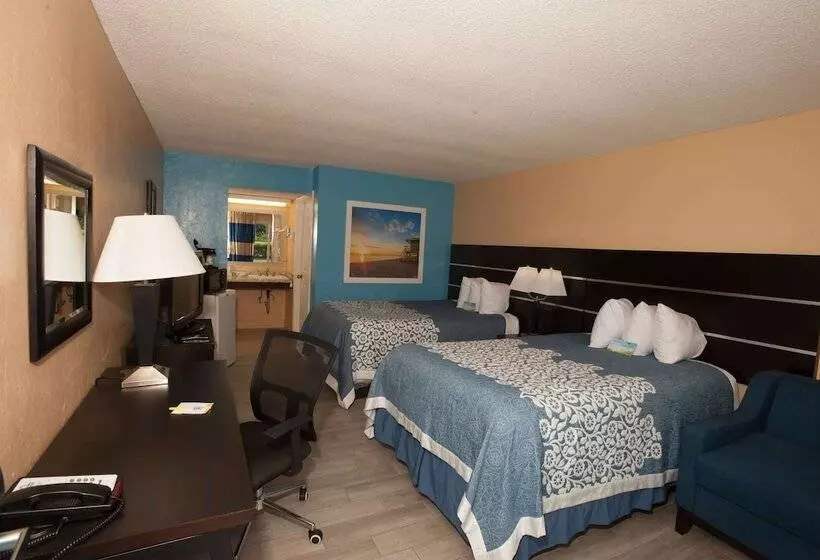 ２ダブルベッドのスタンダードルーム, Days Inn By Wyndham Fort Myers Springs Resort