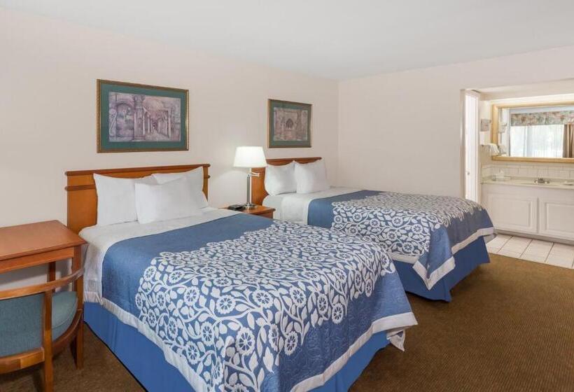 Номер Стандарт 2 Двуспальные Кровати, Days Inn By Wyndham Fort Myers Springs Resort