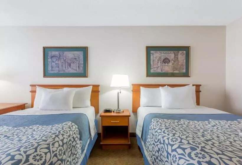 ２ダブルベッドのスタンダードルーム, Days Inn By Wyndham Fort Myers Springs Resort