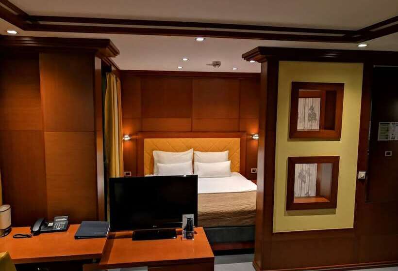 سوییت جونیور, Garni Hotel Aleksandar