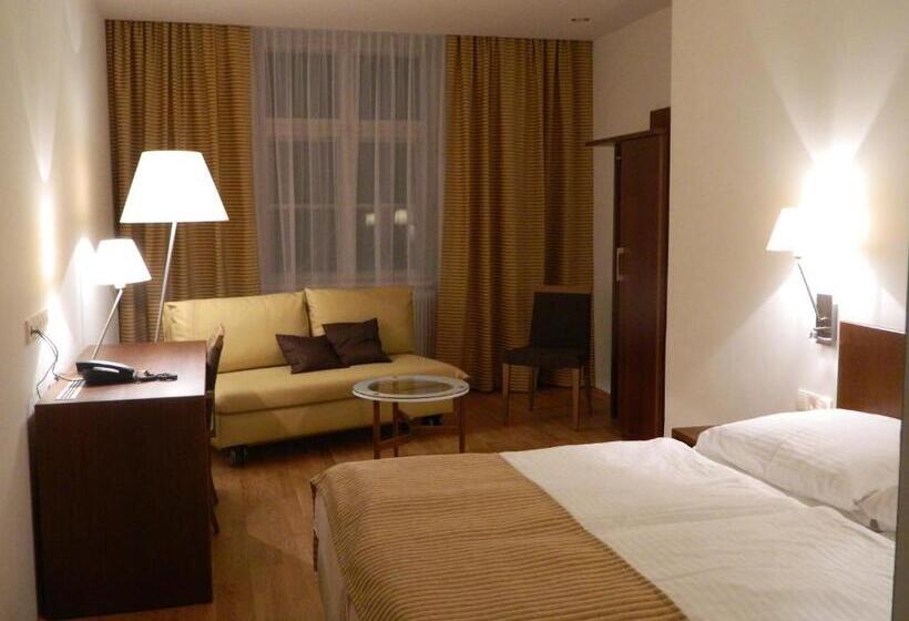 اتاق استاندارد سه نفره, Benediktushaus Im Schottenstift