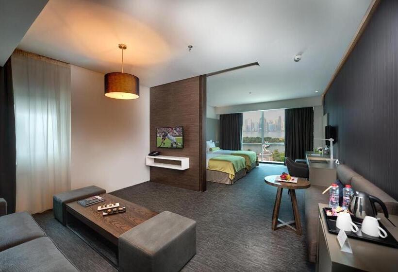 سوییت جونیور, 72 Sharjah Waterfront