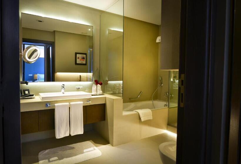 سوئیت خانواده 2 خوابه, 72 Sharjah Waterfront