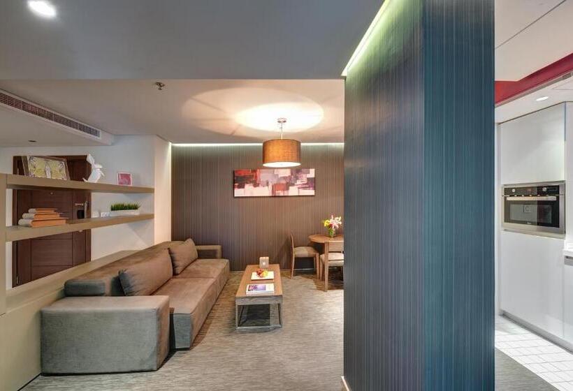 سوئیت خانواده 2 خوابه, 72 Sharjah Waterfront