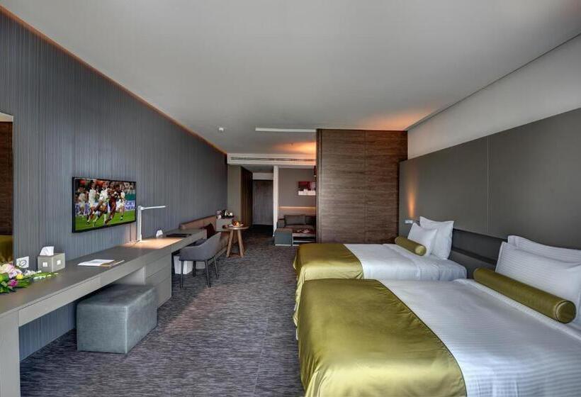 سوییت جونیور, 72 Sharjah Waterfront