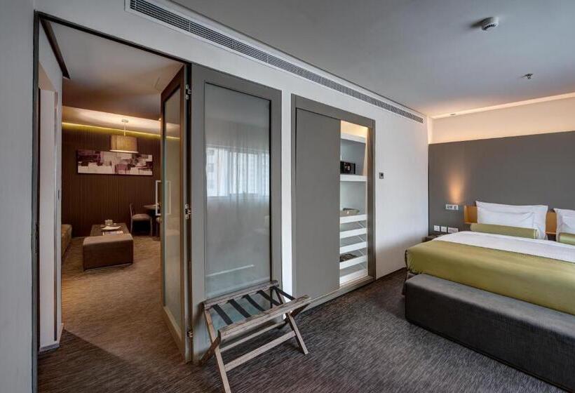 سوئیت خانواده 2 خوابه, 72 Sharjah Waterfront