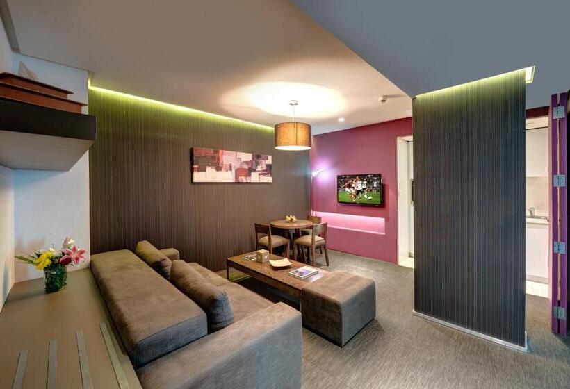 سوئیت خانواده 2 خوابه, 72 Sharjah Waterfront