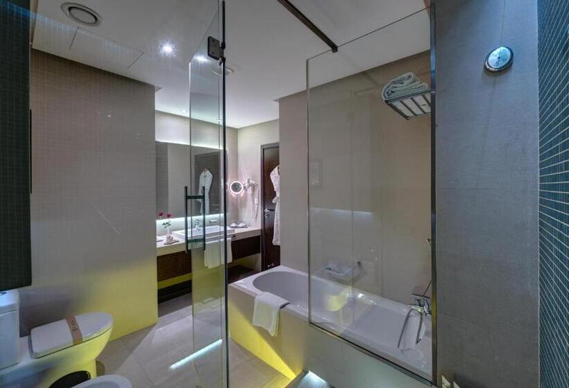 سوئیت خانواده 2 خوابه, 72 Sharjah Waterfront