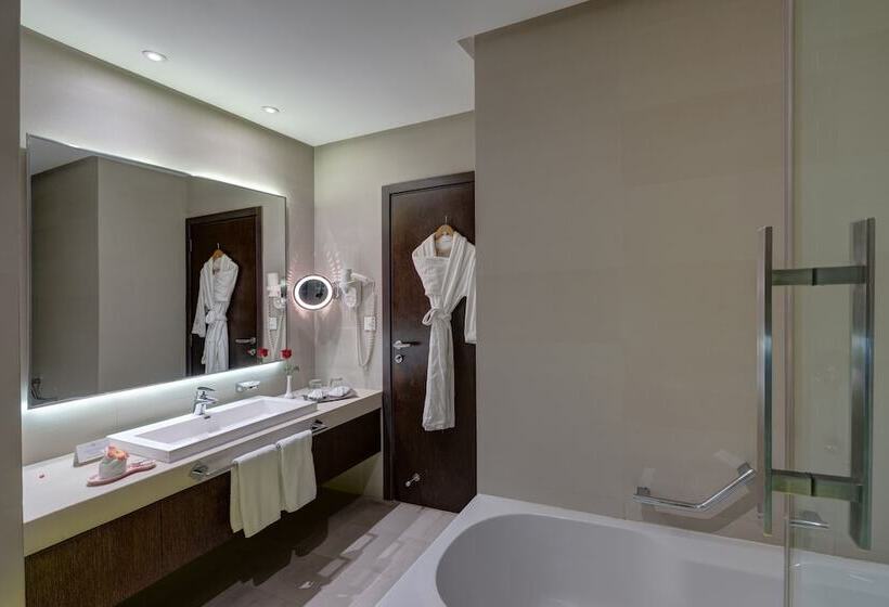 سوییت خانوادگی, 72 Sharjah Waterfront