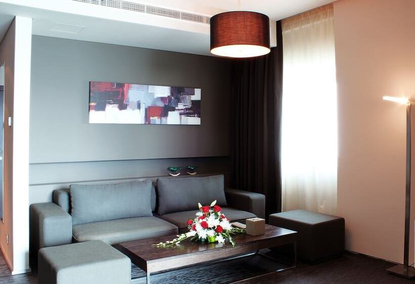 سوئیت خانواده 2 خوابه, 72 Sharjah Waterfront