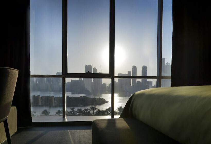 سوئیت خانواده 2 خوابه, 72 Sharjah Waterfront