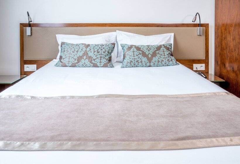 اتاق استاندارد با چشم‌انداز, Art Hotel Eiffel