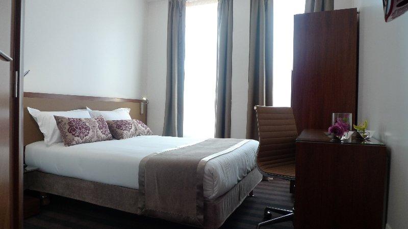 اتاق استاندارد یک نفره, Art Hotel Eiffel